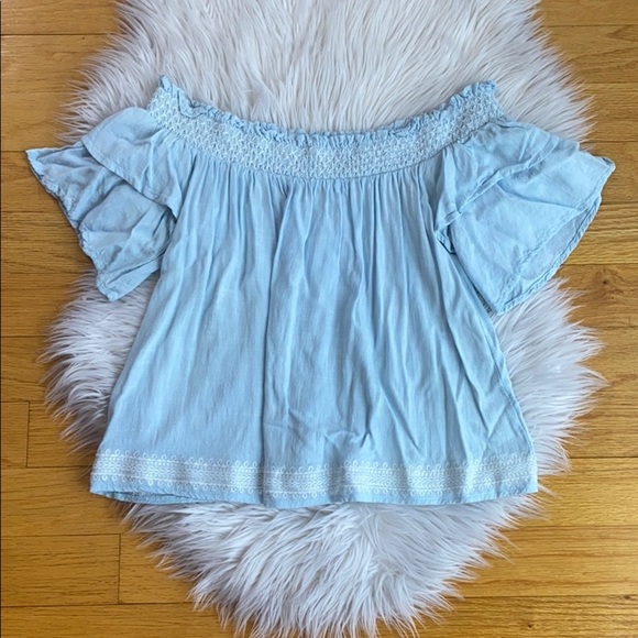 Francesca’s blue side shoulder ruffle top - Picture 1 of 6